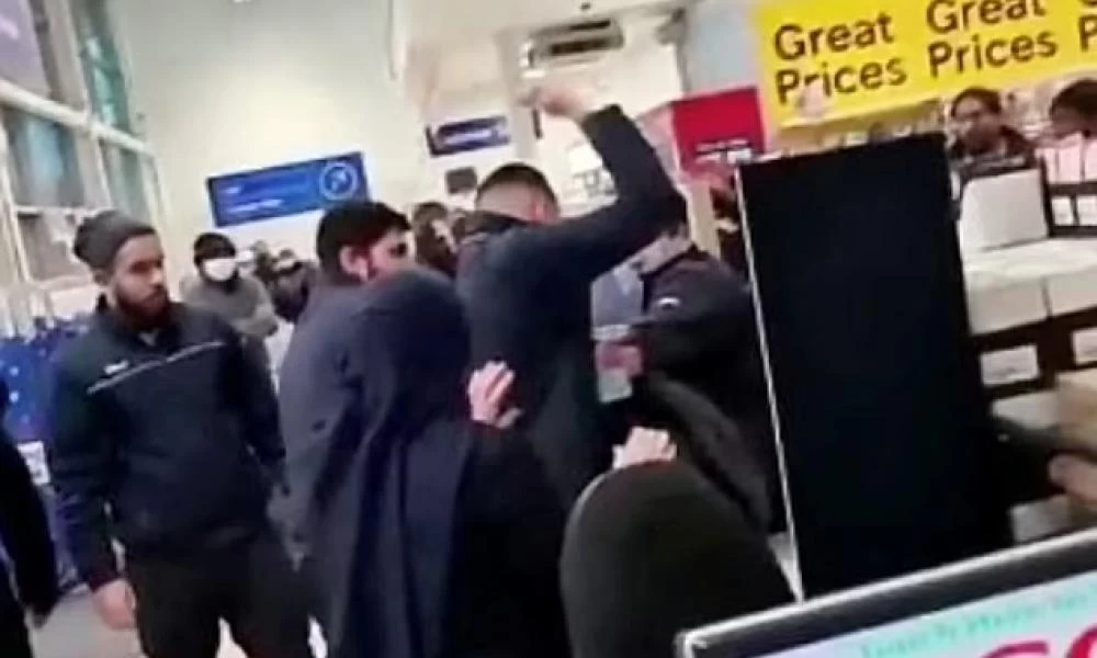 Μπερμπιγχαμ: Χαμός σε σούπερ μάρκετ ανάμεσα σε σεκιούριτι και ληστές
